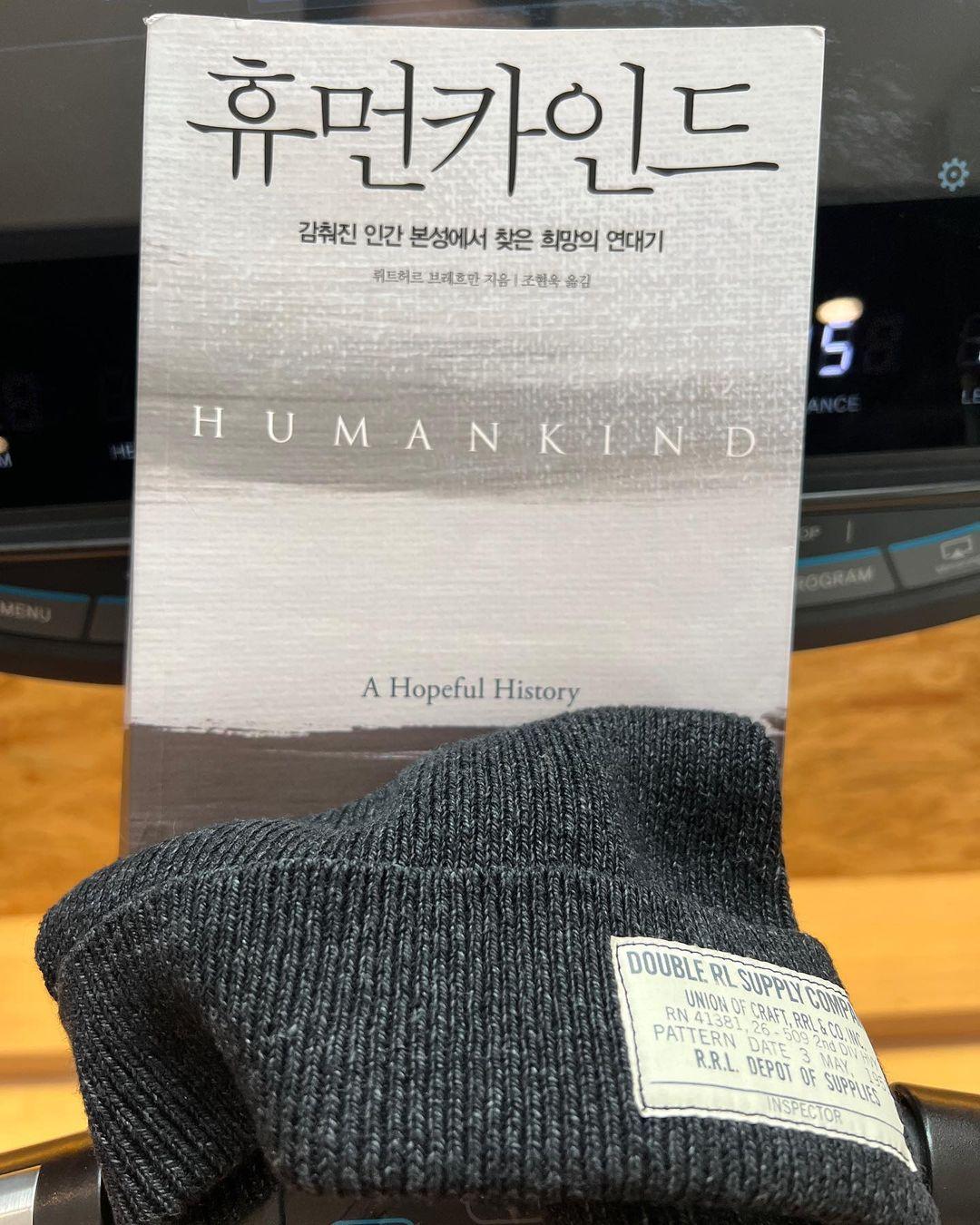 거의 육백쪽에 달하는 두꺼운 분량 때문에 읽는 게 망설여지겠지만 한번 잡으면 거의 page…